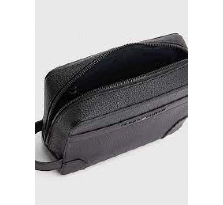 BOLSA ASEO TOMMY HILFIGER CABALLERO NEGRA LOGO AM0AM10237BDS